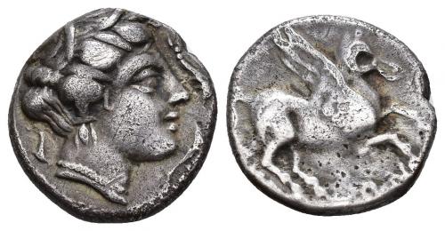 34 - HISPANIA ANTIGUA. EMPORION. Dracma. A/ Cabeza femenina con tocado vegetal a der., alrededor 3 delfines. R/ Pegaso volando a der. con cabeza transformada en Crisaor, debajo restos de ley. griega (EMPORIT)WN. AR 4,63g. 17,1 mm. I-1101. ACIP-175. Porosidades en rev. MBC/MBC-. Muy escasa.