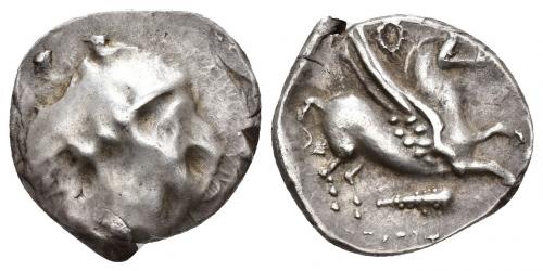 37 - HISPANIA ANTIGUA. EMPORION. Dracma. A/ Cabeza femenina a der., rodeada por tres delfines no visibles. R/ Pegaso con la cabeza modificada a der., encima corona, debajo clava y ley. griega poco visible. AR 4,27 g. 17,9 mm. ACIP-232. CC-124, mismo ejemplar. Acuñación muy defectuosa en el anv. No más de 3 ejemplares conocidos. RC/MBC+. Rarísima. Ex Áureo 08/05/2001, lote 2171.