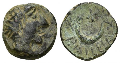 4 - HISPANIA ANTIGUA. BALLEIA. Divisor. A/ Cabeza masculina a der. R/ Creciente con 3 estrellas, debajo BALLEIA. AE 3,32 g. 15,9 mm. I-211. ACIP-2481. CC-3200, mismo ejemplar. Signos de limpieza mecánica en rev. Pátina verde oscuro. MBC. Muy rara.