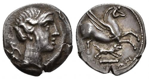 40 - HISPANIA ANTIGUA. EMPORION. Dracma. A/ Cabeza de Diana a der. con carcaj a la espalda, delante dos delfines. R/ Pegaso con cabeza modificada a der., debajo jabalí y clava; EMPORITWN, parcialmente visible. AR 4,27 g. 17,5 mm. ACIP-236. CC-129, mismo ejemplar. Pátina gris. EBC-. Rarísima. Ex HSA-12400. Ex Vico 26/06/2012, lote 56.