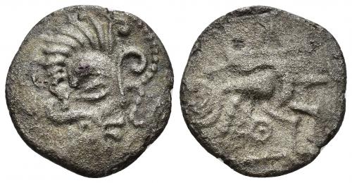 3048   -  GRECIA ANTIGUA. GALIA. Coriosolites. Estátera de vellón (c. siglo I a.C.). A/ Cabeza a der. R/ Caballo con cabeza humana a der. VE 5,30 g. 21,2 mm. De la Tour 6684. Gruel & Morin 633. Superficies erosionadas. MBC-/BC+. Ex colección Guadán 1250.