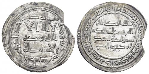 10 - CONQUISTA/GOBERNADORES. Dírham. Al-Andalus. 118 H. AR 2,65 g. 27 mm. V-32; Klat-131. Falta fragmento. Pequeñas marcas, EBC-. Escasa.