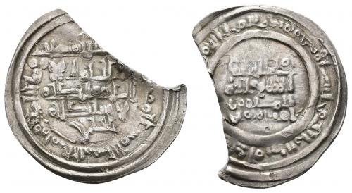355   -  CALIFATO. AL QASIM AL-MAMUN (1017-1023). Dírham. Ceuta. 410 H. AR 2 g. 26 mm. V-739; PV-74b. Fragmento de un 60%.