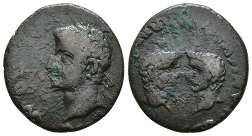 18   -  COLONIA ROMULA. Tiberio. As (14-19 d.C.). A/ Cabeza radiada a izq. R/ Cabezas afrontadas de Germánico y Druso; GERMANICVS CAESAR DRVSVS/ CAESAR, poco visible. AE 9,84 g. 25 mm. I-2016. aCIP-3361. Pátina oscura. BC-.