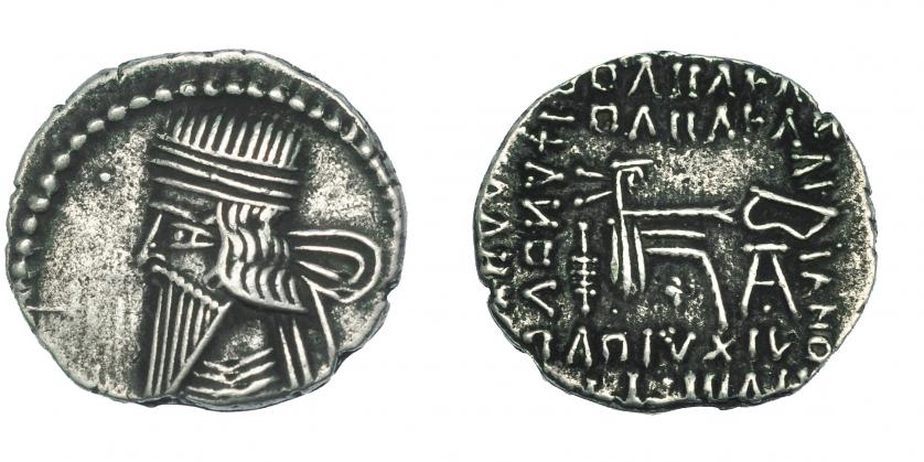 136   -  REYES DE PARTIA. VOLOGASES III. Dracma. Ecbatana? A/ Glóbulo delante de la cabeza del emperador. AR 3,26 g. SEP-78 tipo. MBC.