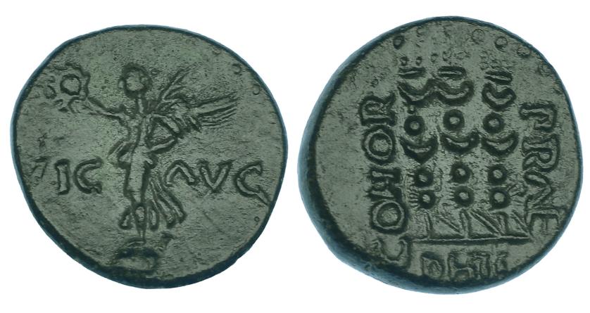 154   -  ¿CLAUDIO O NERÓN? AE. Philippi (Macedonia) (41-69 d.C.). A/ Victoria a der.; VIC-AVG. R/ Tres estandartes; COHOR PRAE PHIL. RPC-1651. COP-305. Pátina verde. MBC.