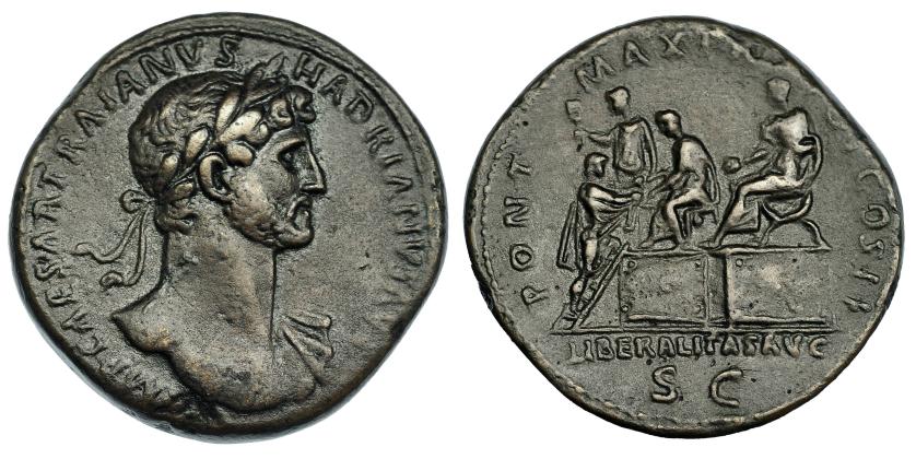 163   -  ADRIANO. Sestercio. Roma (118 d.C). A/ Cabeza laureada a der. con manto sobre el hombro izq.; IMP CAESAR TRAIANVS HADRIANVS AVG. R/ El emperador sentado a izq. sobre una plataforma observa el reparto de donativos a los ciudadanos; en exergo LIBERALITAS AVG/SC, alrededor PONT MAX (TR POT) COS II. RIC-552. MBC. Rara.