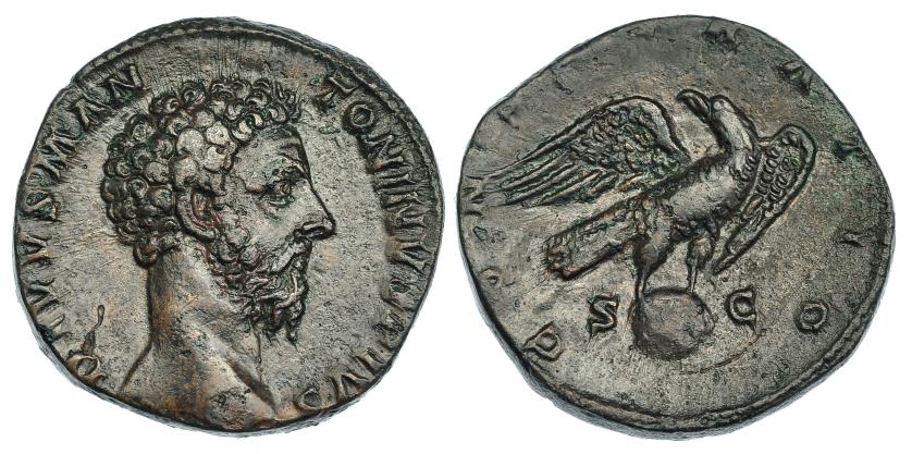 176   -  MARCO AURELIO. Sestercio. Roma (192). Restitución de Marco Aurelio. A/ Cabeza a der.; DIVVS M ANTONINVS PIVS. R/ Águila a der. con cabeza a izq. sobre globo; CONSECRATIO, S-C. RIC-654. Pátina marrón. MBC+.