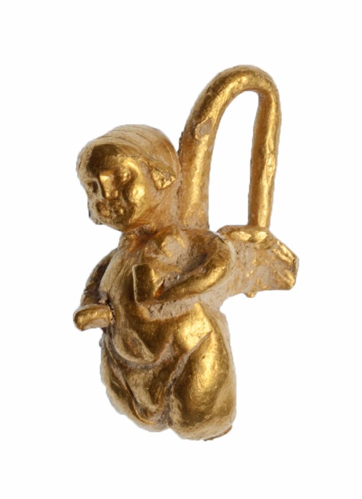 484   -  ROMA. Imperio Romano. s. I d.C. Oro. Pendiente con representación de Cupido. Altura 16 mm.