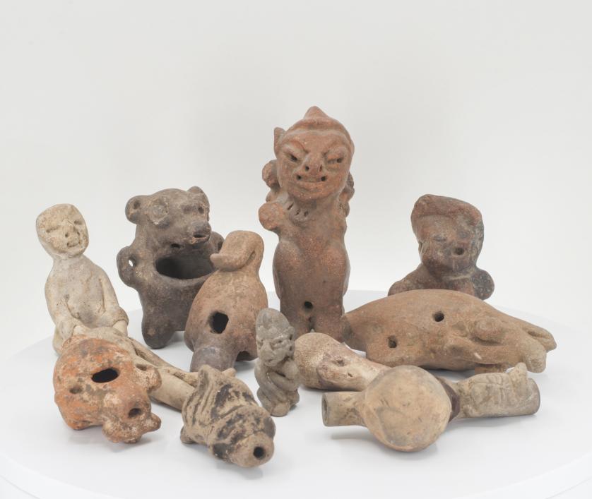 529   -  PREHISPÁNICO. Período Formativo Temprano-Medio. Terracota y Cerámica.  Lote de 12 figuras de diversas épocas y culturas. Un pito restaurado /pegado y uno con falta de brazos. Altura 3,7-9,5 cm.