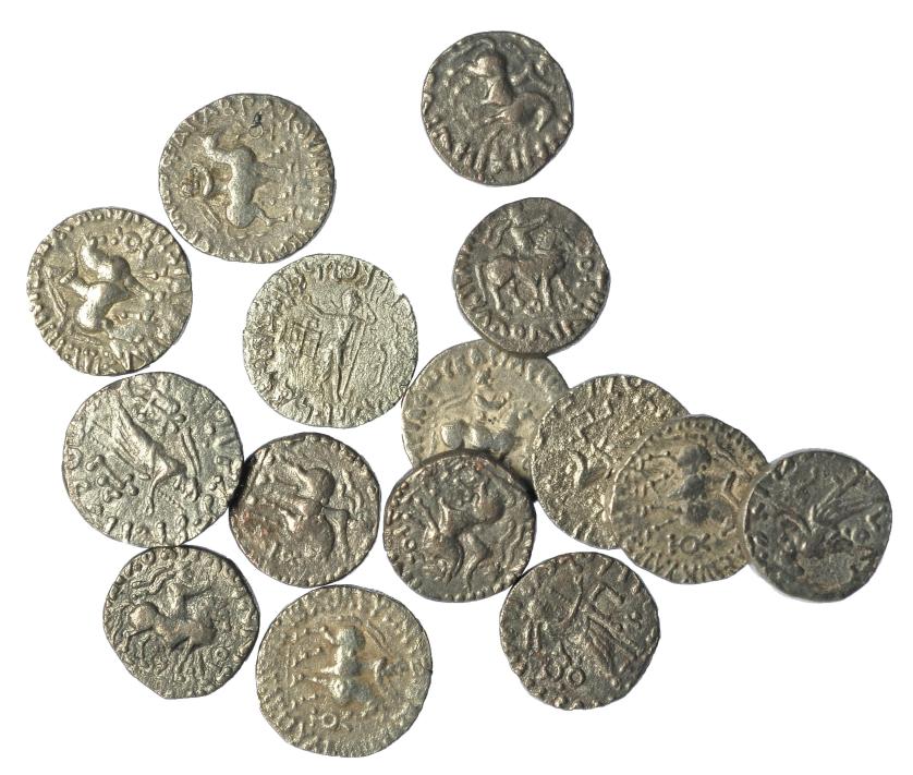 257   -  Lote 16 tetradracmas reinos indo-escita e indo-oparto: Aazes II, Gondofares, Sasan y Abdagases. 35 a.C.-110 d.C. MBC/MBC+.