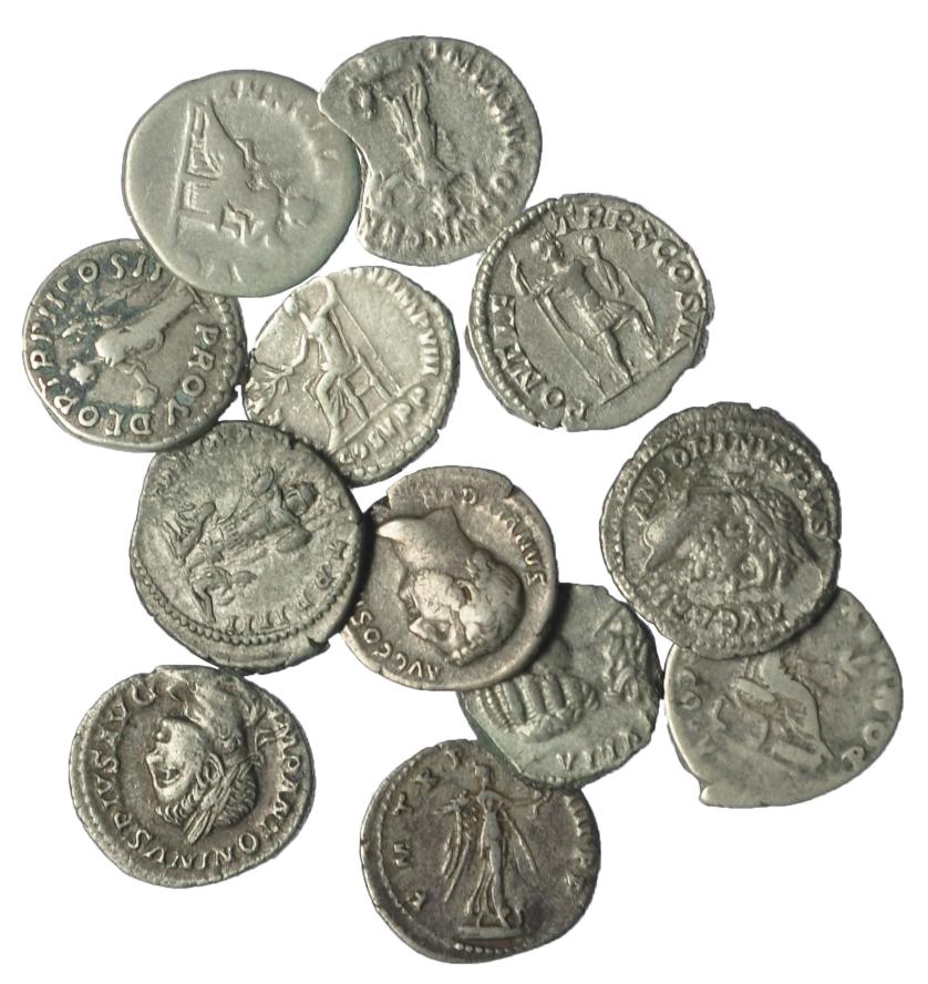 294   -  Lote 12 denarios. Vespasiano a Alejandro Severo. En uno de ellos falta un fragmento. BC/MBC-.