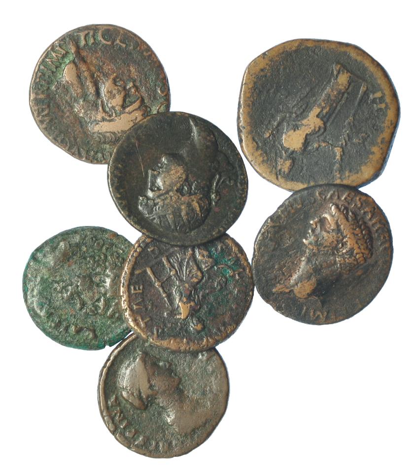 297   -  Lote 7 monedas: as de Claudio I (2), dupondio de Adriano (1), tetradracma de Aelio (1), as de Faustina la Menor (1), sestercio de Lucila (1) y as de Crispina (1). BC-/BC+.