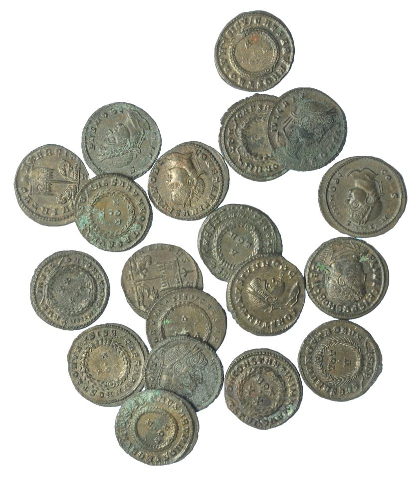 303   -  Lote 20 follis: Crispo (5), Constantino I (6) y Constantino II (9). Calida media. EBC.