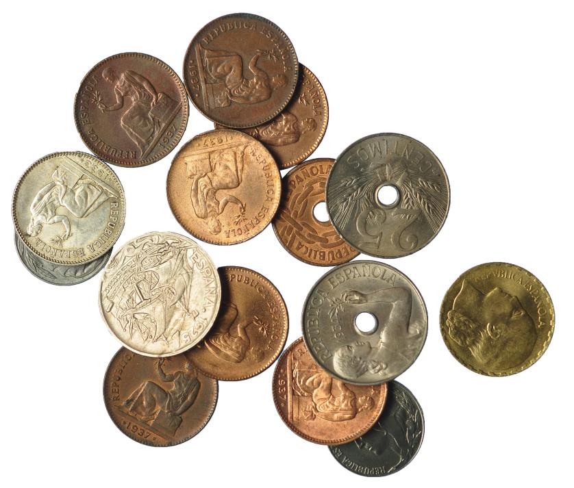 682   -  Lote 15 piezas: 25 cts. (1925, 1827, 1934 y 1938), 5 cts. 1937 (2), 50 cts. 1937 (7, con todas las variantes), 1 peseta (1933 y 1937). De MBC+ a SC.