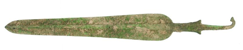 2011   -  PRÓXIMO ORIENTE. LURISTÁM. Espada (1300-800 a.C.). Bronce. Longitud 49,6 cm.
