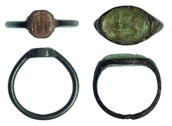 2078   -  ROMA y BIZANCIO. Lote de dos anillos (III-VI d.C.). Bronce y Ágata transparente. Entalle con representación de pegaso a izq., y con IHS (ΙΗΣΟΥΣ) coronado por cruz. Diámetro 17,0 y 18,0 mm.