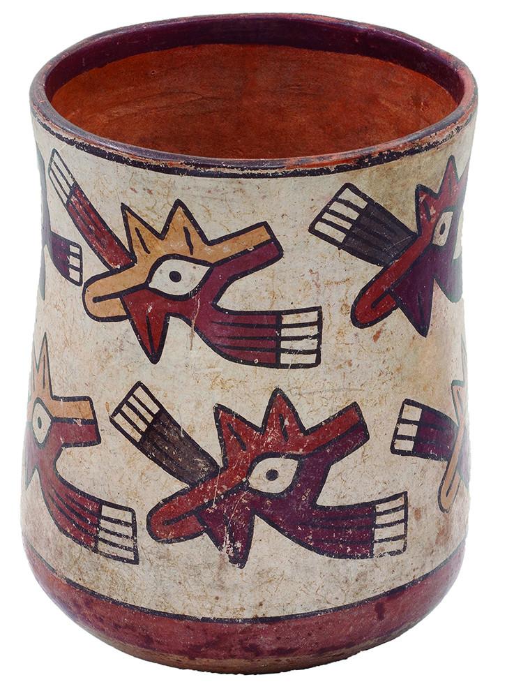 2101   -  PREHISPÁNICO. Vaso cilíndrico. Cultura Nazca (100-700 d.C.). Terracota policromada. Con decoración abstracta (ojos). Altura 14,8 cm. Diámetro 10,3 cm. Se adjunta prueba de termoluminiscencia. 
