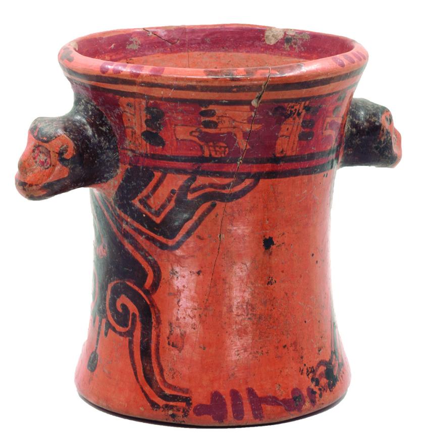 2104   -  PREHISPÁNICO. Vaso. Cultura Maya (550-950 d.C.). Terracota policromada. Con decoración abstracta y dos asas falsas zoomorfas. Altura 15,3 cm. Diámetro 13,1 cm. Se adjunta prueba de termoluminiscencia. Reparada / Pegada.