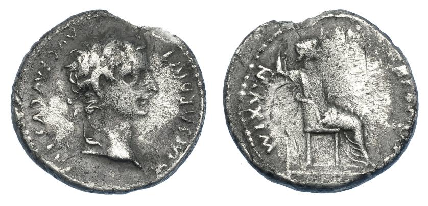 3026   -  TIBERIO. Denario. Lugdunum (36-37). R/ Livia entronizada a der., patas lisas y trono sobre dos líneas. RIC-25. Rotura al borde. BC+.