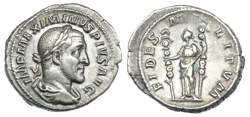 3073   -  MAXIMINO. Denario. Roma (235-236). R/ Fides a izq. con dos estandartes; FIDES MILITVM. RIC-7a. MBC.