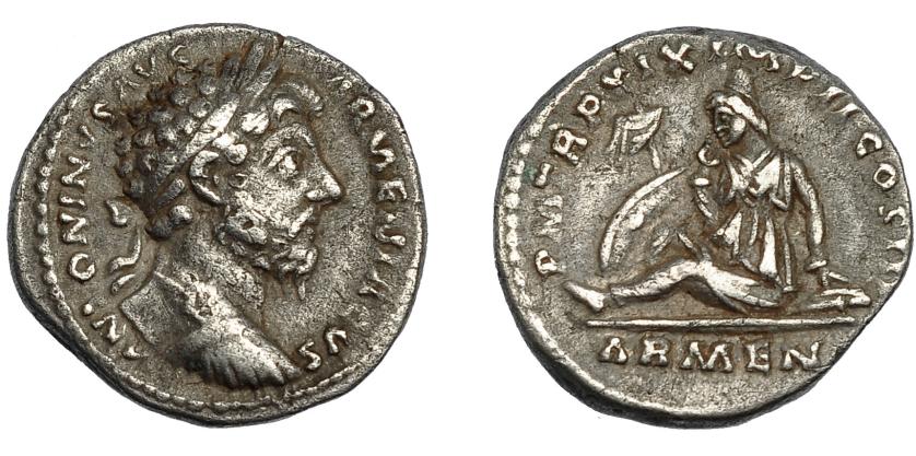 189   -  MARCO AURELIO. Denario. Roma (164-165). R/ Armenia sentada a izq.; P M TR P XIX IMP II COS III ARMEN. AR 3,15 g. 17,4 mm. RIC-122. MBC-.