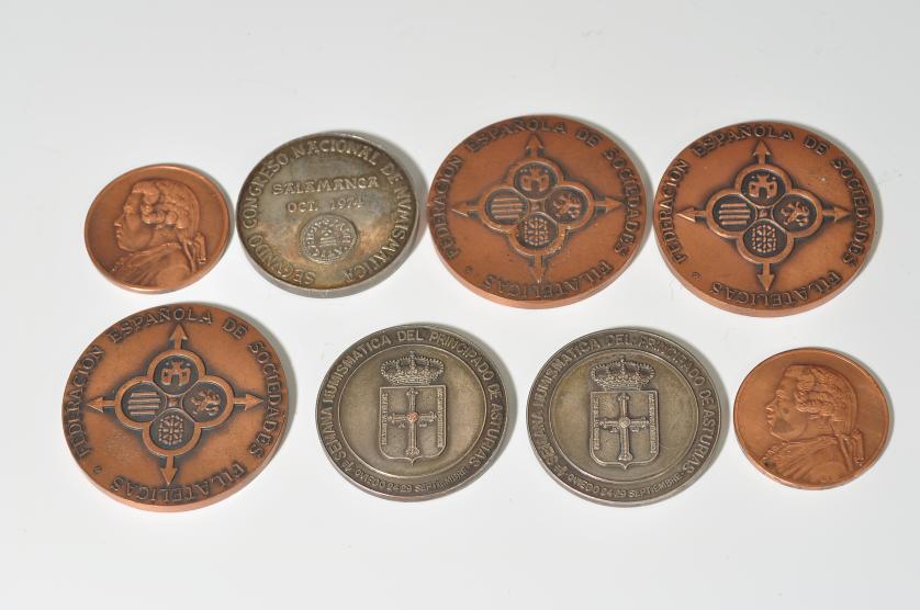 648   -  FRANCISCO FRANCO. Lote 8 medallas conmemorativas de eventos filatélicos y numismáticos. Varios metales. De MBC a SC.