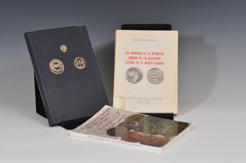 779   -  Lote de 3 libros: Chaves, F., La Córdoba hispano-romana y sus monedas, Sevilla, 1978; Mª M. Royo Martínez y J. J. Moreno y Casanova, Las monedas de bronce del Bajo Imperio (346-408), Madrid, 2008; C. Burgos Delgado, Las monedas de la República romana de la colección Lifchuz en el Museo Canario, Las Palmas, 1980.