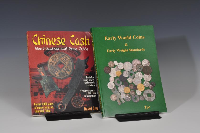 781   -  Lote de 2 libros: Jen, D., Chinese Cash. Identification and Price Guide, Ed. Krause, 2000. Tapa blanda, 341 págs. Y R. Tye, Early World coins & Early Weight Standards, York, 2009, 183 págs. Tapa blanda.