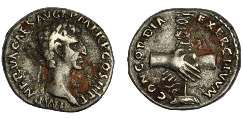 104   -  NERVA. Denario. Roma (97 d.C.). R/ Manos saludándose sosteniendo águila legionaria apoyada sobre proa; CONCORDIA EXERCITVM. AR 3,55 g. 18 mm. RIC-15. concreciones. MBC. Venta privada en La Lonja del Almidón. Conserva sobre original.