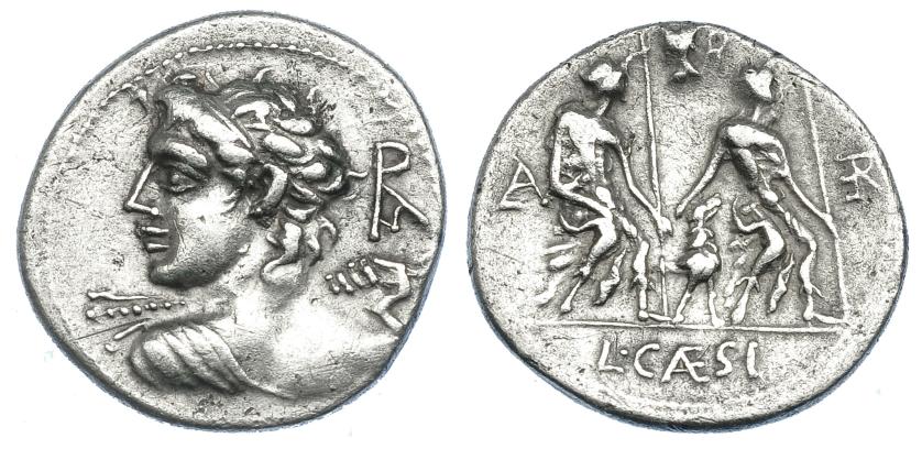 2157   -  REPÚBLICA ROMANA. CAESIA. Denario. Roma (112-111 a.C.). A/ Busto de Apolo de espaldas con haz de rayos, detrás AP. R/ Lares sentados a der. AR 3,84 g. 20,9 mm. CRAW-298.1. FFC-222. Limpiada. MBC/MBC-.