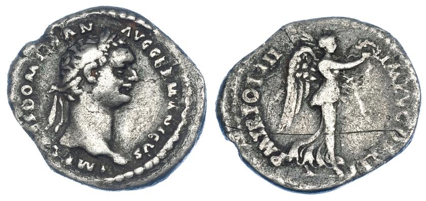 2212   -  IMPERIO ROMANO. DOMICIANO. Quinario. Roma (84 d.C.). R/ Victoria avanzando a der. con corona y palma; P M TR POT III IMP V COS X P P. AR 1,47 g. 15 mm. RIC-203. MBC-/BC+. Rara.