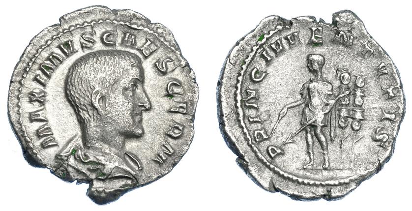 2290   -  IMPERIO ROMANO. MÁXIMO. Denario. Roma (236-238). R/ Máximo con bastón de mando y lanza transversal a zq., detrás dos estandartes; PRINC IVVENTVTIS. AE 2,45 g. 20,4 mm. RIC-3. Cospel abierto. MBC. Escasa.