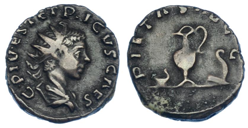 2303   -  IMPERIO ROMANO. TÉTRICO II. Antoniniano. Sur de la Galia (273-274). R/ Instrumentos pontificales; PIETAS AVG. VE 2,88 g. 19 mm. RIC-254. Concreción en rev. MBC/MBC-. Escasa.