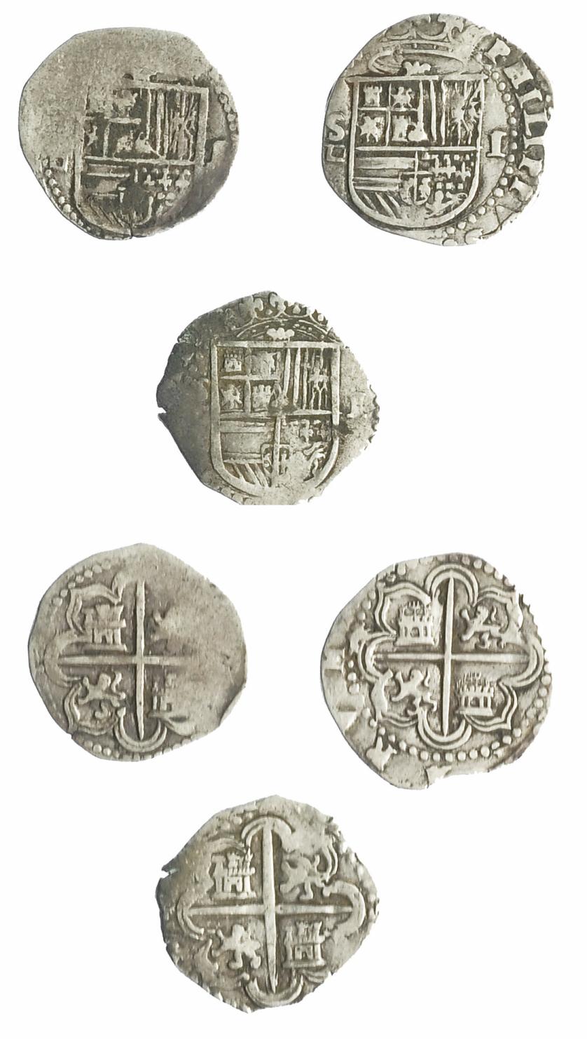 2452   -  FELIPE II. Lote de 3 monedas de 1 real de Sevilla, marca de ensayador Melchor Damián. AC-258. De BC+ a MBC.