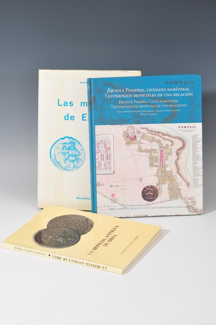 2643   -  LIBROS. Lote de 3 libros: A. Planells Ferrer, La moneda antigua de Ibiza, Barcelona, 1980; M. Campo, Las monedas de Ebusus, Barcelona, 1976 y A. Arévalo et al. (eds. cient.), Ebusus y Pompeya, ciudades marítimas. Testimonios monetales de una relación, Cádiz, 2013.