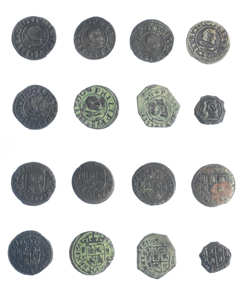 1011   -  FELIPE IV. Lote de 8 monedas de 8 maravedís: 1661 S (7, con 2 a martillo, una sin fecha y variantes de puntación) y 1662-S (1). MBC-/MBC.