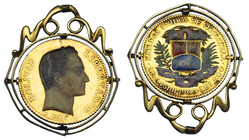 1262   -  VENEZUELA. 20 bolívares. 1905 con los relieves esmaltados y policromados, engarzados en un colgante. Peso total 7,54 g. MBC.