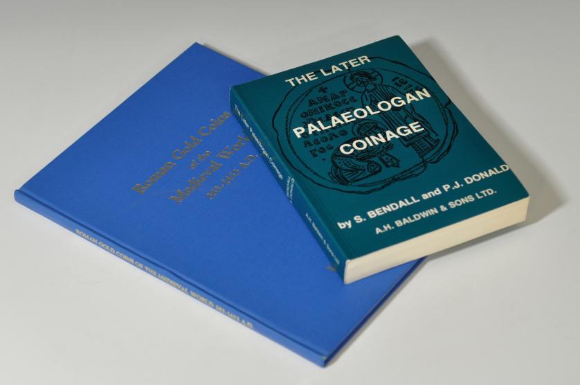 1270   -  Lote 2 libros: S. Bendall y P. J. Donald, The Later Palaeologan Coinage, 1979, ed. A. H. Baldwin & Sons Ltd., 271 pp. Tapa blanda, y H. J. Berk, Roman Gold Coins of the Medieval World 383.1453 A.D., ed. ANA, 1986, tapa dura.