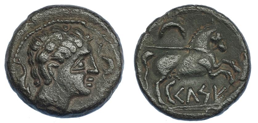 351   -  HISPANIA ANTIGUA. CELSA. Mitad. A/ Cabeza masculina rodeada por tres delfines (uno no visible). R/ Caballo con rienda suelta a der., encima creciente; debajo sobre línea KeLSE. AE 4,08 g. 18,9 mm. ACIP-1484. I-782. Pátina verde. MBC+.