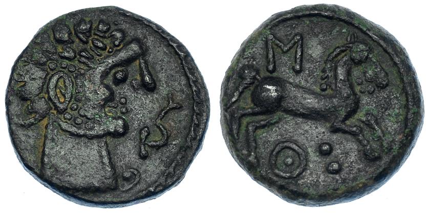 353   -  HISPANIA ANTIGUA. KUELIOKOS. Mitad. A/ Cabeza masculina con torques a der., delante delfín. R/ Caballo a der., encima signo ibérico S, debajo signo ibérico Ku y dos glóbulos. Ae 5,64 g. 17,5 mm. ACIP-1688. I-871. Pátina oscura. MBC+. Muy rara.