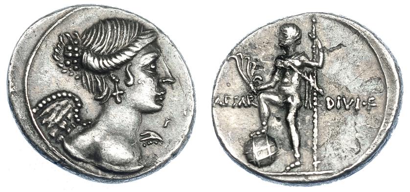 429   -  PERIODO DE JULIO CÉSAR A AUGUSTO. AUGUSTO. Denario. Brundisium o Roma (32-29 a.C.) A/ Busto de Victoria a der. R/ Neptuno a izq. con cetro, acrostolium y pie sobre globo; CAESAR DIVI F. AR 3,13 g. 17,9 mm. RIC-256. FFC-44. Limadura en canto de aprox. 1 cm. Hojitas en rev. MBC+. Muy escasa.