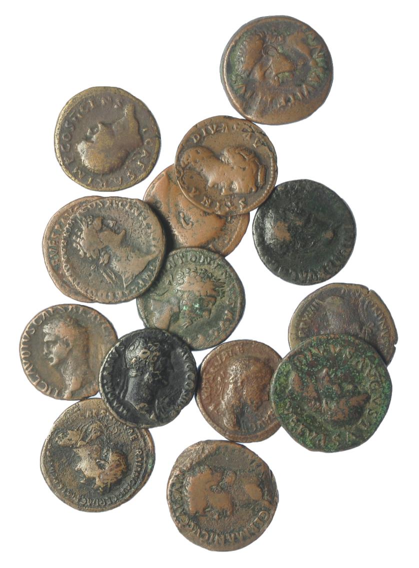 437   -  IMPERIO ROMANO. Lote de 15 ases y dupondios: Augusto, Agripa. Germánico, Claudio I, Vitelio, Vespasiano, Tito, Domiciano, Nerva, Trajano, Adriano, Antonino Pío, Marco Aurelio, Faustina la Mayor y Alejandro Severo. Calidad media BC+.