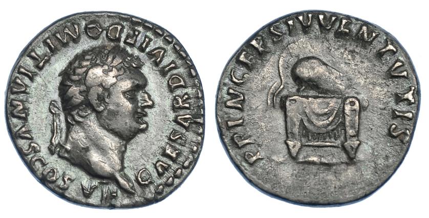 472   -  IMPERIO ROMANO. DOMICIANO (bajo Tito). Denario. Roma (80-81). A/ Cabeza laureada a der.; CAESAR DIVI F DOMITIANVS COS VII. R/ Casco corintio sobre asiento drapeado; PRINCEPS IVVENTVTIS. AR 3,27 g. 17,1 mm. RIC-271. Pátina gris. MBC. Escasa.