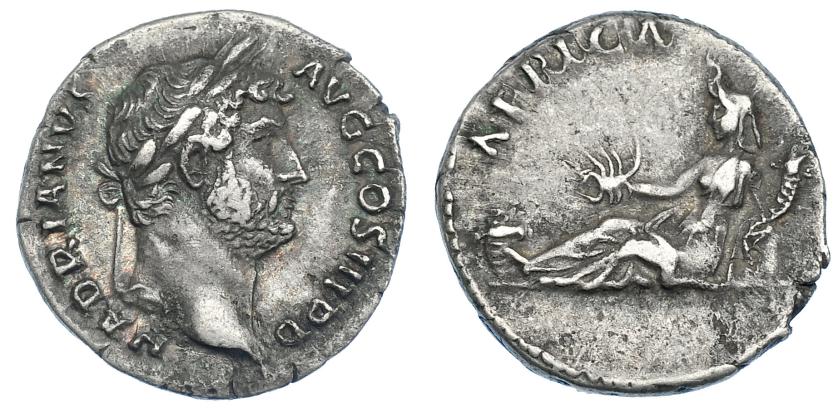 519   -  IMPERIO ROMANO. ADRIANO. Denario. Roma (130-133). A/ Cabeza laureada a der.; HADRIANVS AVG COS III P P. R/ África reclinada a izq. con escorpión y cornucopia, a sus pies cesta con espigas; AFRICA. AR 3,08 g. 18 mm. RIC-1494. MBC. Venta privada en La Lonja del Almidón. Conserva sobre original. 