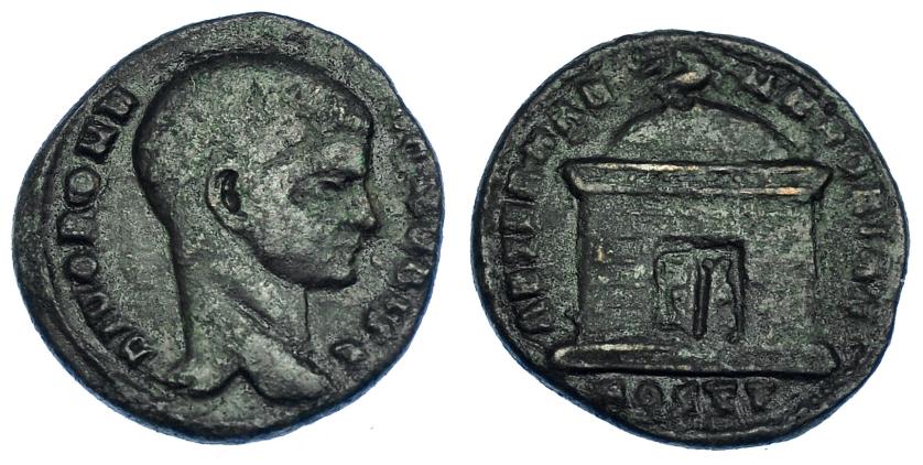 594   -  IMPERIO ROMANO. RÓMULO. 1/4 nummus. Ostia (309-312). A/ Cabeza a der.; DIVO ROMVLO N V BIS C. R/ Templo con cúpula rematada en águila; AETERNAE MEMORIAE, exergo MOSTT. AE 2,13 g. 16,2 mm. RIC-59. MBC. Rara.