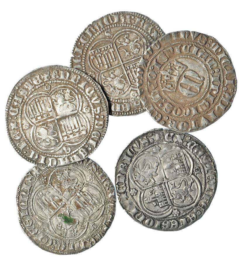 663   -  REINOS DE CASTILLA Y LEÓN. Lote de 5 monedas de 1 real  de Enrique II: Burgos (3) y Sevilla (2). MBC.