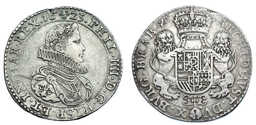 905   -  COLECCIÓN DE DUCATONES Y PATAGONES DE DOBLE PESO. FELIPE IV.  Doble ducatón. 1623. Bruselas. Primer tipo. A/ . PHIL. IIII. D. G. HISP. ET. INDIAR. REX. R/ . ARCHID . AVST. DV-X. BVRG . BRAB . Zc. AR 64,73 g. DEL-274a (R2). DAV-4443. Marca en la gráfila del anv. Pátina gris. MBC. Muy rara.