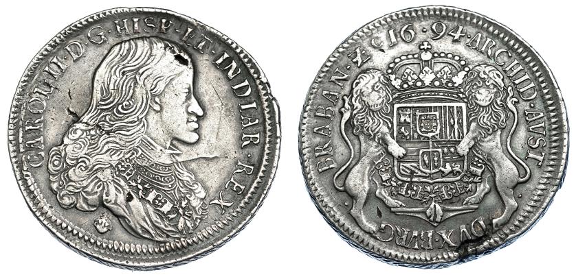 936   -  COLECCIÓN DE DUCATONES Y PATAGONES DE DOBLE PESO. CARLOS II. Doble ducatón. 1694. Bruselas. A/ CAROL. II. D. G. HISP. ET. INDIAR. REX. R/ . ARCHID. AVST.- DVX. BVRG.- BRAB . Zc. Cordoncillo en el canto con forma de espiga. AR 64,56 g. DEL-329b (R3). DAV-4485. Hojitas y rotura del cospel. MBC. Muy rara