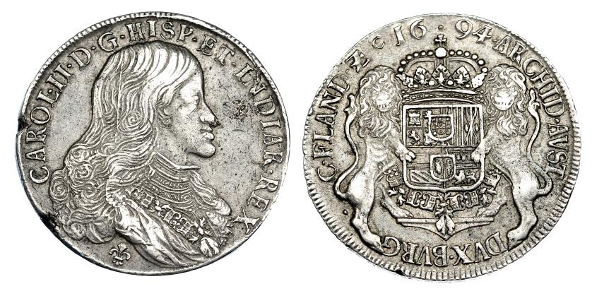 937   -  COLECCIÓN DE DUCATONES Y PATAGONES DE DOBLE PESO. CARLOS II. Doble ducatón. 1694. Brujas. A/ CAROL. II. D. G. HISP. ET. INDIAR. REX. R/ . ARCHID. AVST- DVX. BVRG- C. FLAND Zc. AR 65,10 g. DEL-340a (R3). DAV-4487. Pequeños defectos de cospel. MBC+. Muy rara.